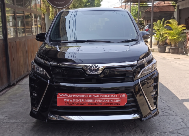 Sewa Toyota Voxy Surabaya